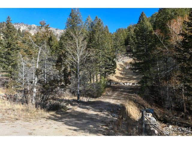 416 Black Creek Dr, Glen Haven, CO 80532