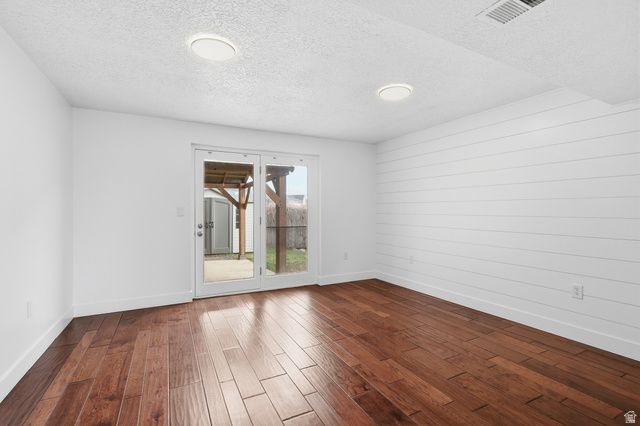 1443 E WASHAKIE CIR, Ogden, UT 84403