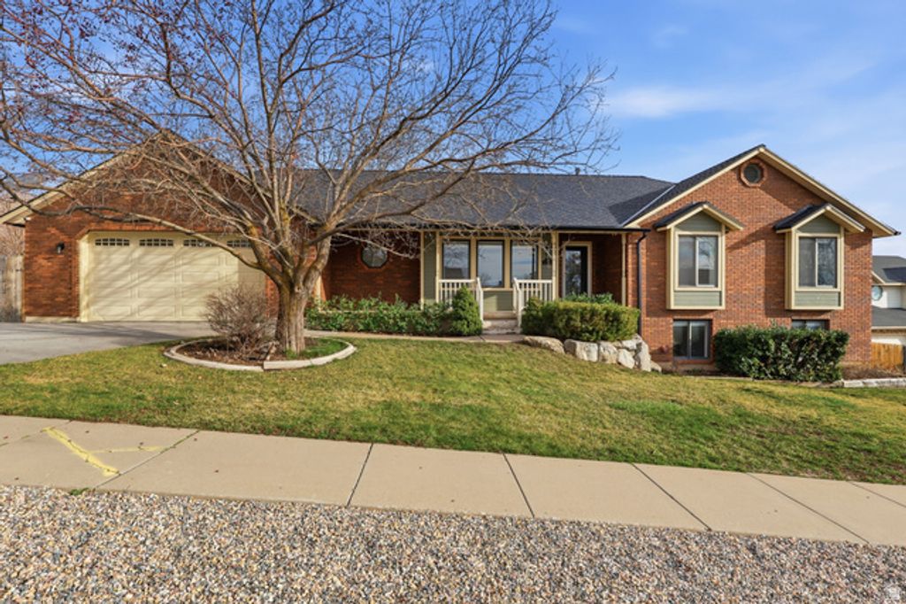 1443 E WASHAKIE CIR, Ogden, UT 84403