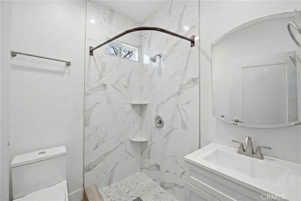 Image 15 of property listing at 151 E 69th, Los Angeles, CA 90003