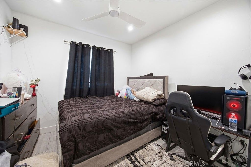 Image 16 of property listing at 151 E 69th, Los Angeles, CA 90003