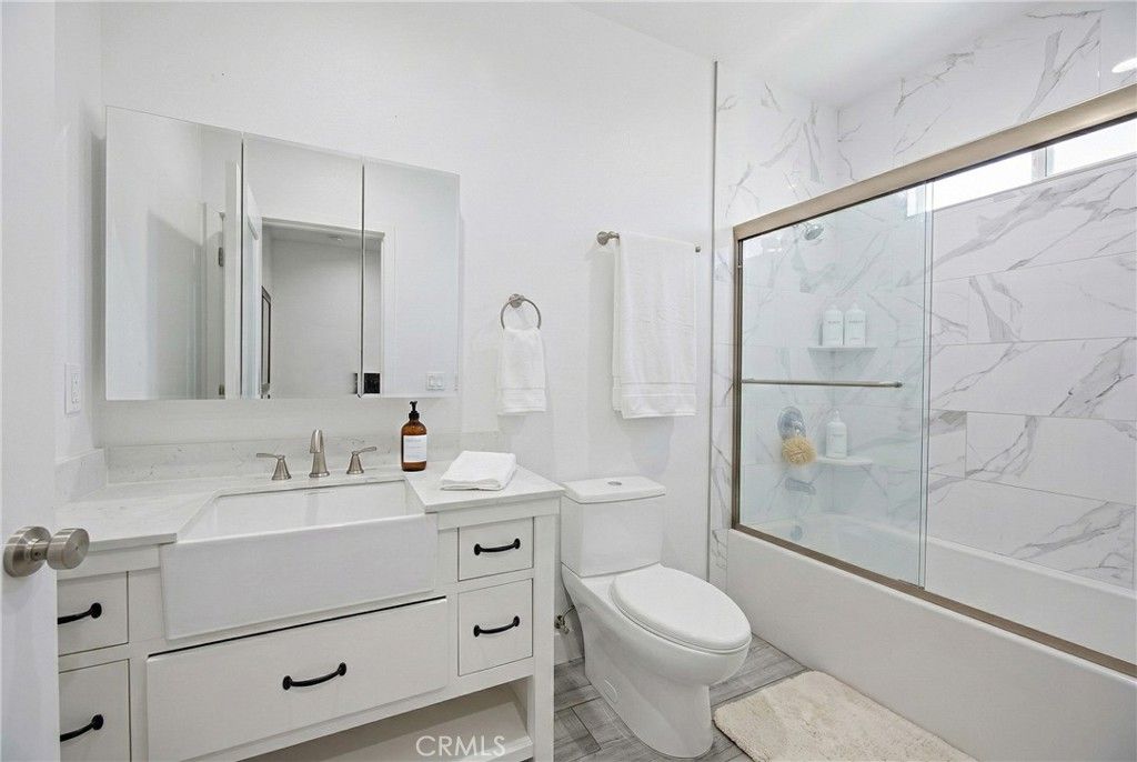 Image 17 of property listing at 151 E 69th, Los Angeles, CA 90003