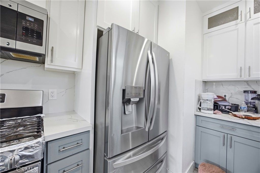 Image 20 of property listing at 151 E 69th, Los Angeles, CA 90003