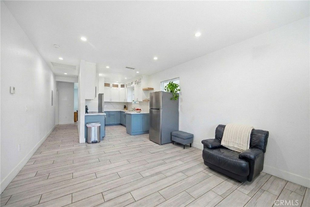 Image 23 of property listing at 151 E 69th, Los Angeles, CA 90003