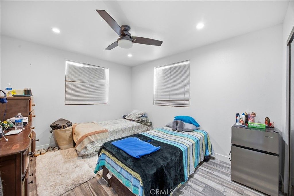 Image 28 of property listing at 151 E 69th, Los Angeles, CA 90003