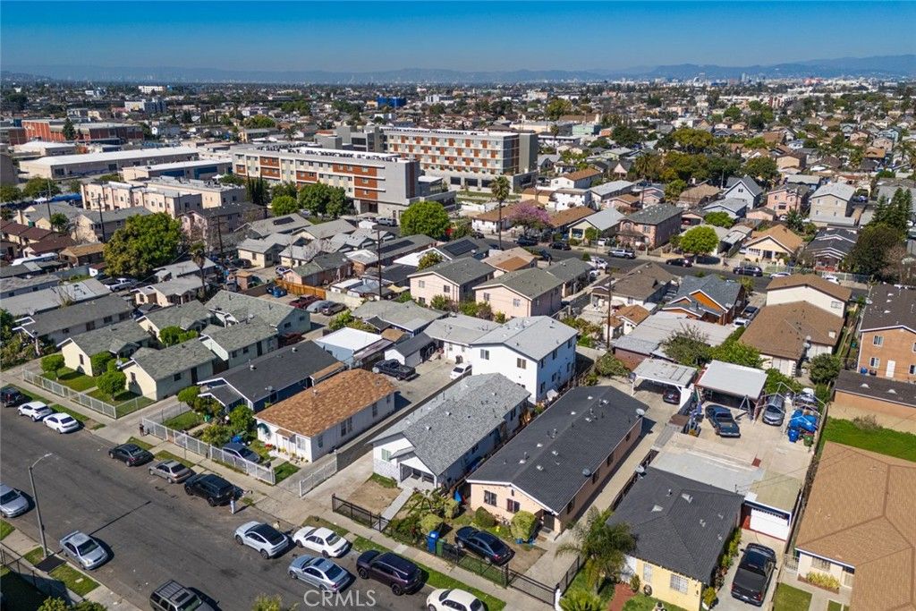 Image 3 of property listing at 151 E 69th, Los Angeles, CA 90003