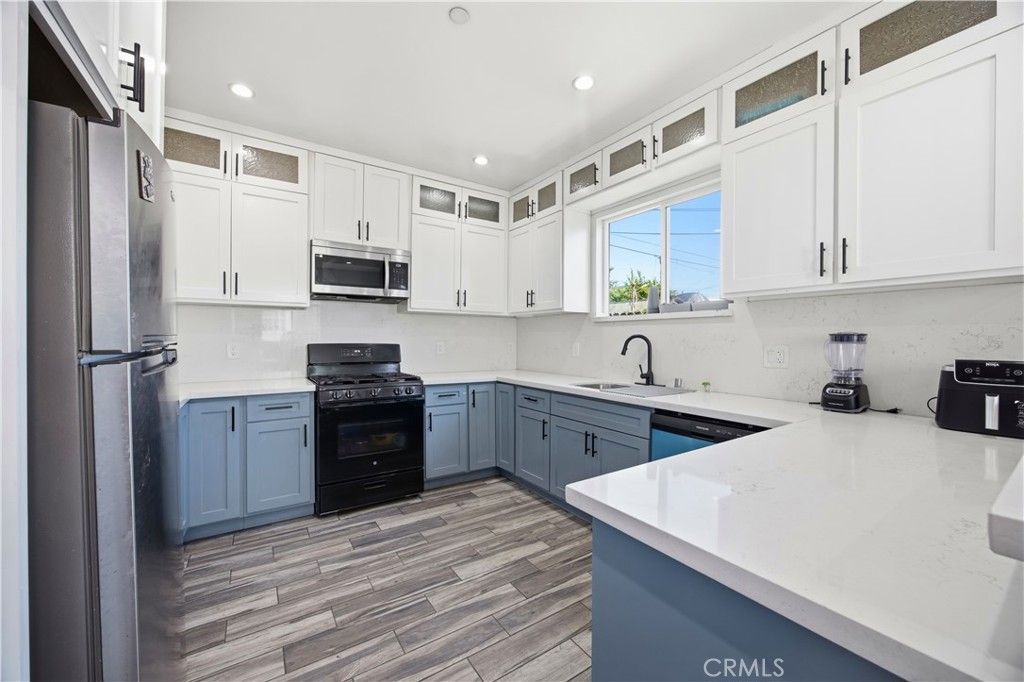 Image 31 of property listing at 151 E 69th, Los Angeles, CA 90003