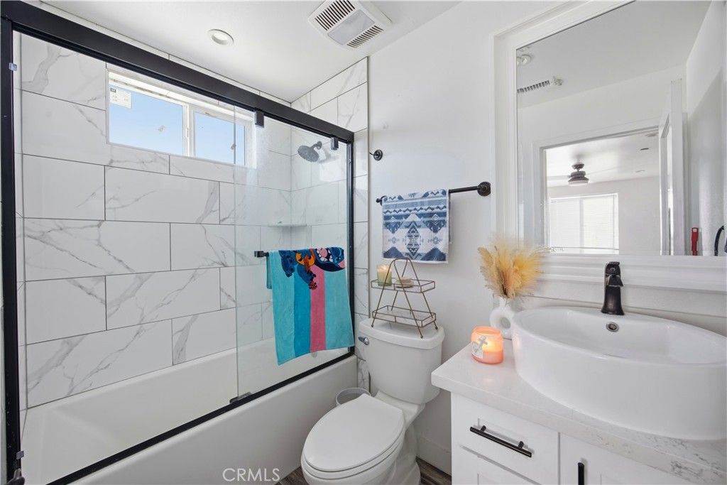 Image 36 of property listing at 151 E 69th, Los Angeles, CA 90003