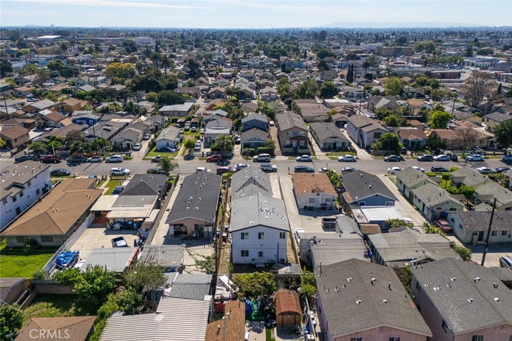 Image 4 of property listing at 151 E 69th, Los Angeles, CA 90003