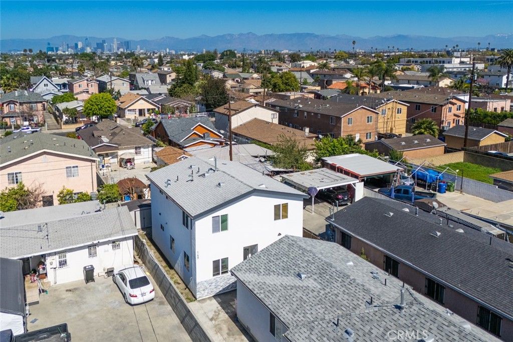 Image 7 of property listing at 151 E 69th, Los Angeles, CA 90003