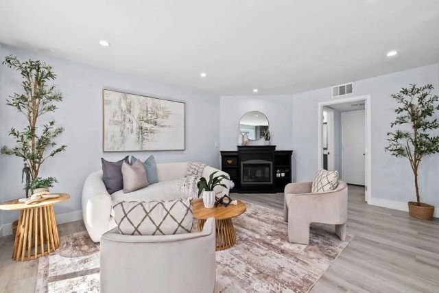 19700 Lull, Winnetka, CA 91306