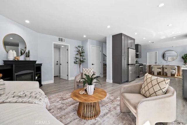 19700 Lull, Winnetka, CA 91306