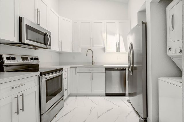 9804 NW 37th St 3E, Sunrise, FL 33351