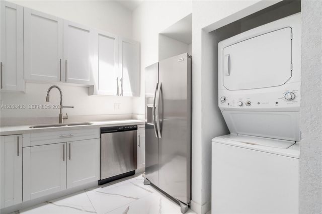 9804 NW 37th St 3E, Sunrise, FL 33351