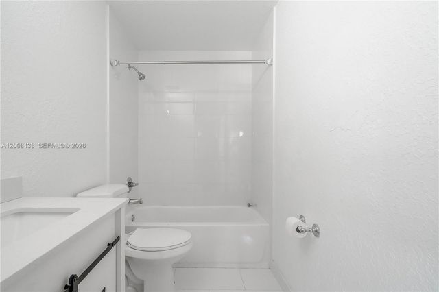 9804 NW 37th St 3E, Sunrise, FL 33351