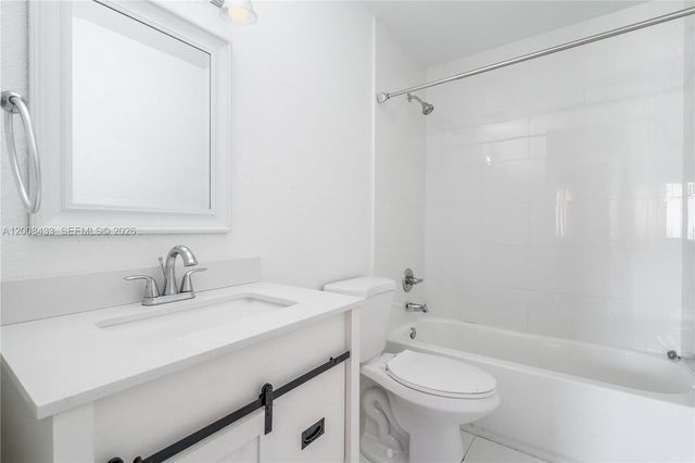 9804 NW 37th St 3E, Sunrise, FL 33351