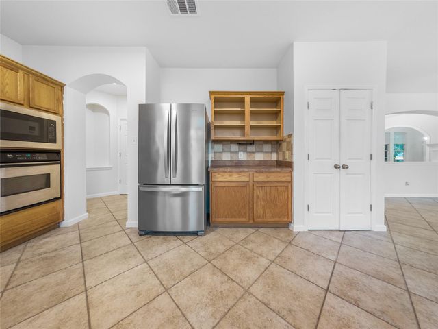 202 Holmstrom ST, Hutto, TX 78634