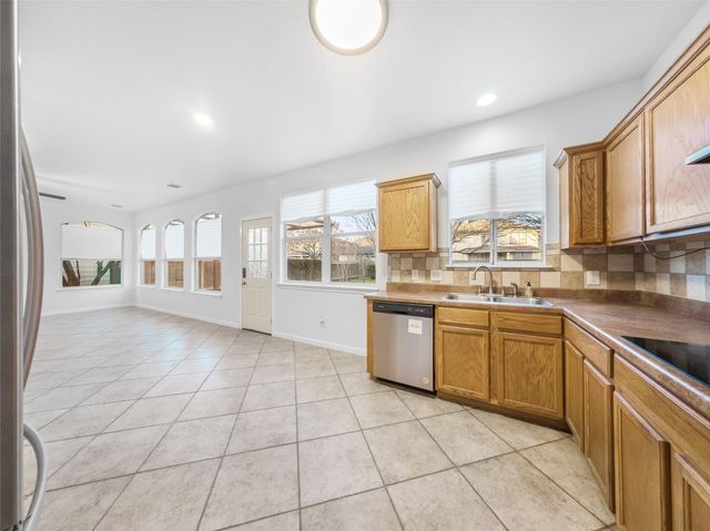 202 Holmstrom ST, Hutto, TX 78634