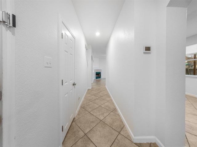 202 Holmstrom ST, Hutto, TX 78634