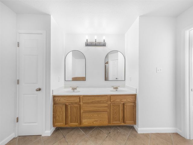 202 Holmstrom ST, Hutto, TX 78634