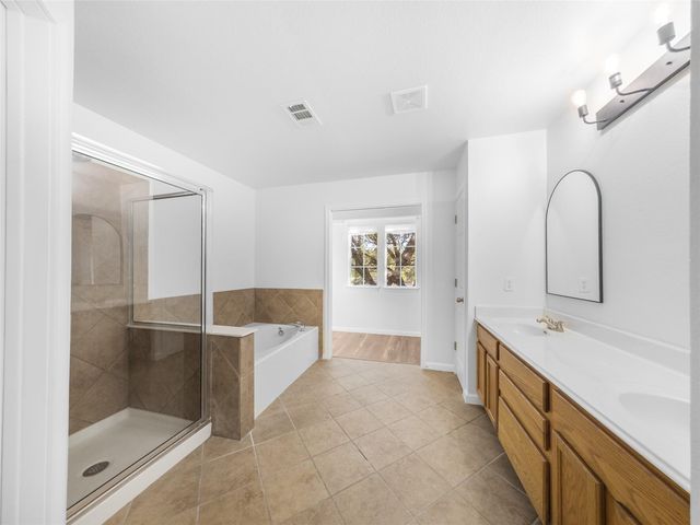 202 Holmstrom ST, Hutto, TX 78634