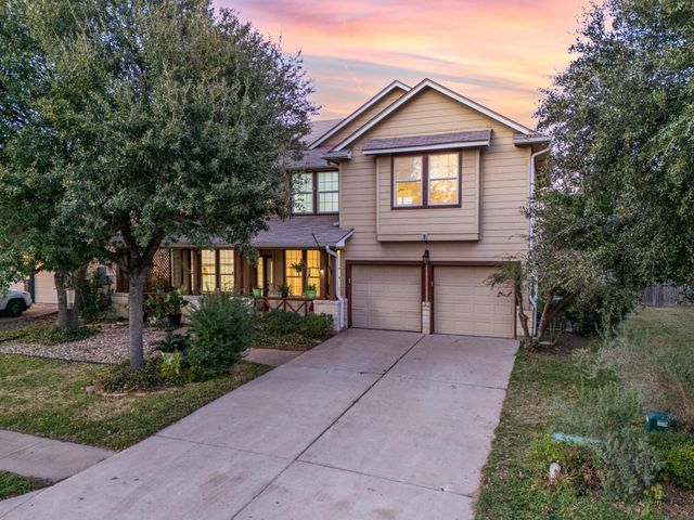 202 Holmstrom ST, Hutto, TX 78634