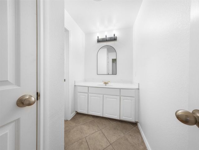 202 Holmstrom ST, Hutto, TX 78634