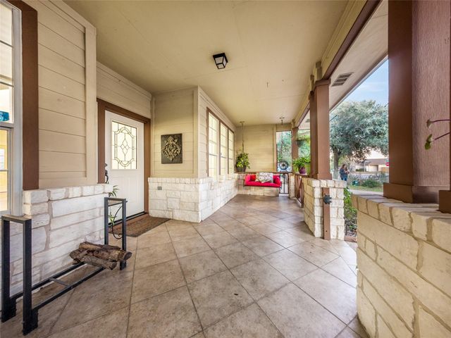 202 Holmstrom ST, Hutto, TX 78634