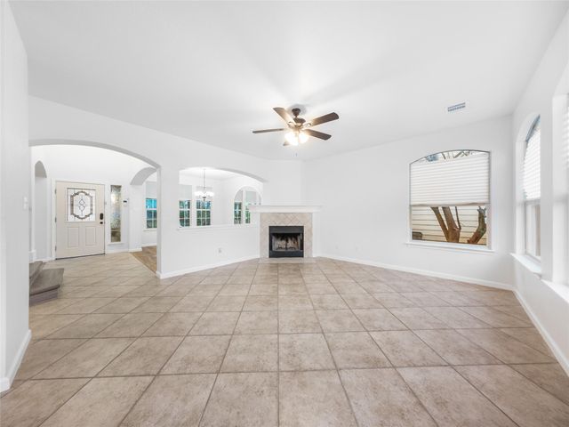 202 Holmstrom ST, Hutto, TX 78634