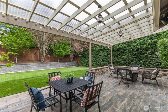 27174 SE 18th Place, Sammamish, WA 98075