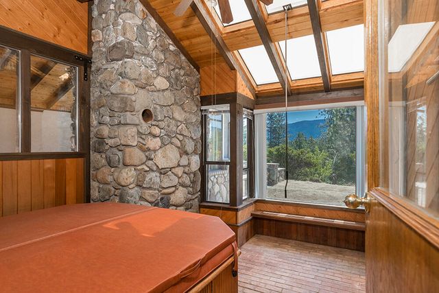 300 Work Lane, Grants Pass, OR 97527