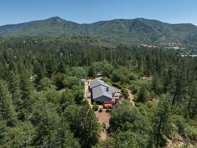 300 Work Lane, Grants Pass, OR 97527