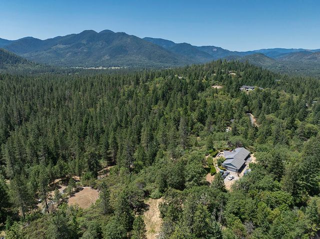 300 Work Lane, Grants Pass, OR 97527