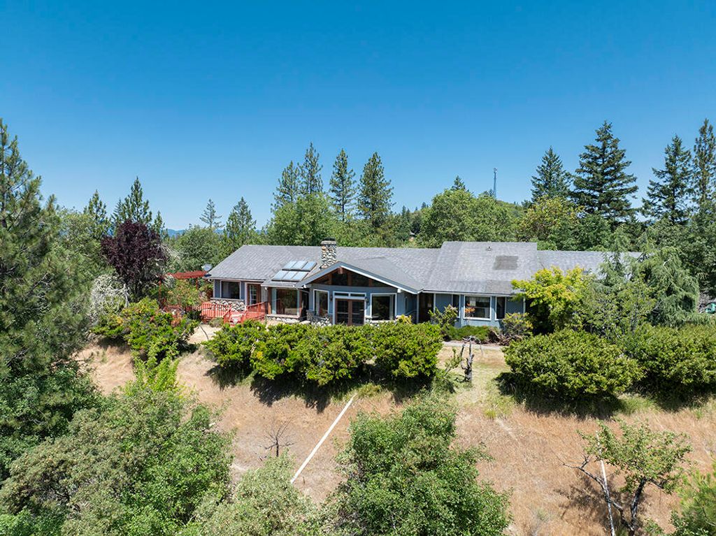 300 Work Lane, Grants Pass, OR 97527