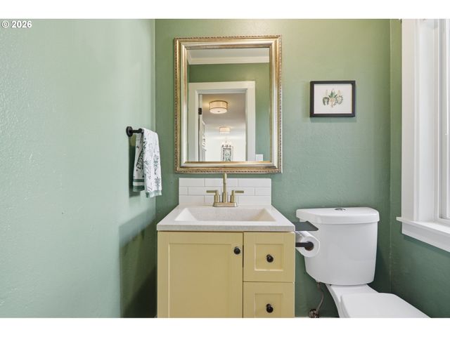 4900 WINTLER Dr, Vancouver, WA 98661