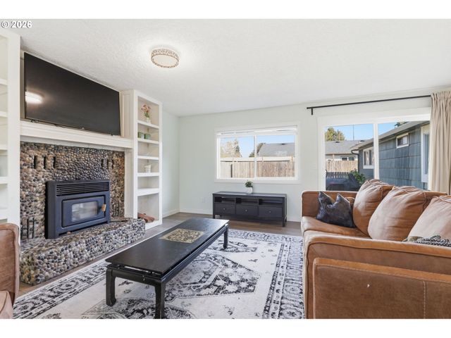 4900 WINTLER Dr, Vancouver, WA 98661