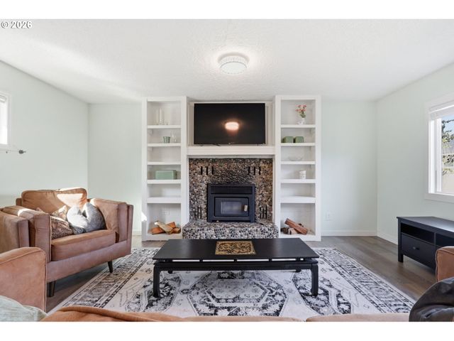 4900 WINTLER Dr, Vancouver, WA 98661