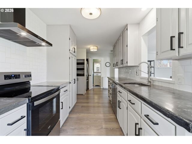 4900 WINTLER Dr, Vancouver, WA 98661