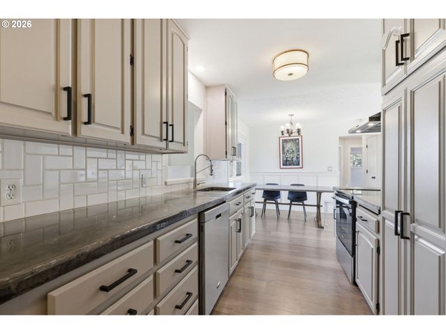 4900 WINTLER Dr, Vancouver, WA 98661