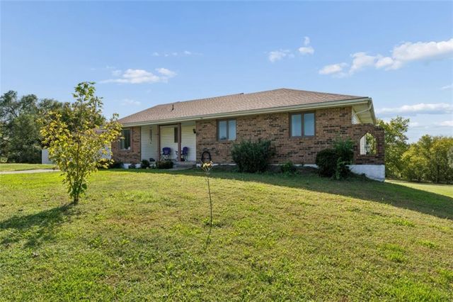 22324 S North Hedgewood Hills Road, Peculiar, MO 64078
