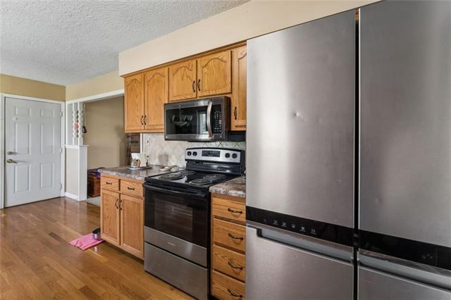 22324 S North Hedgewood Hills Road, Peculiar, MO 64078