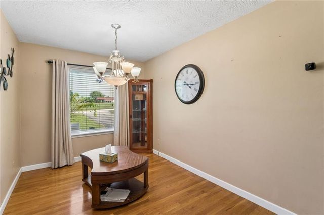 22324 S North Hedgewood Hills Road, Peculiar, MO 64078