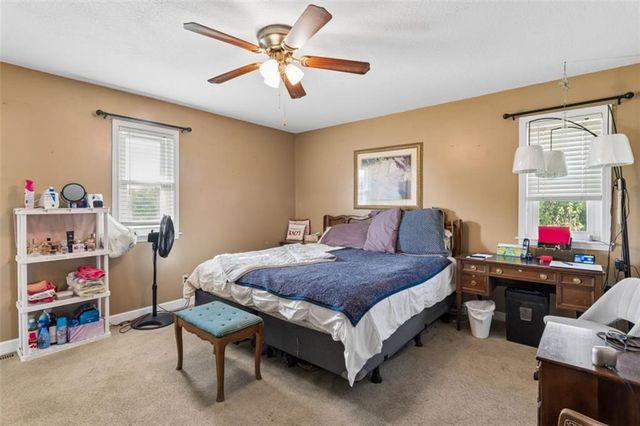 22324 S North Hedgewood Hills Road, Peculiar, MO 64078