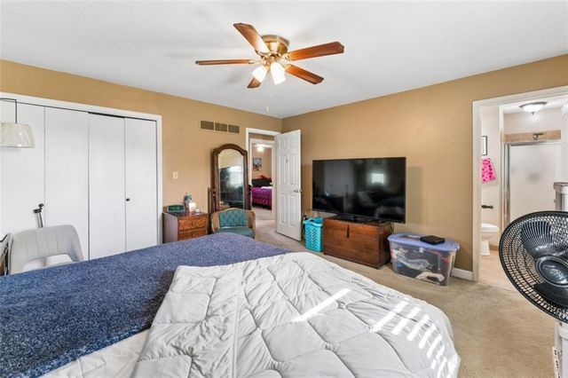 22324 S North Hedgewood Hills Road, Peculiar, MO 64078