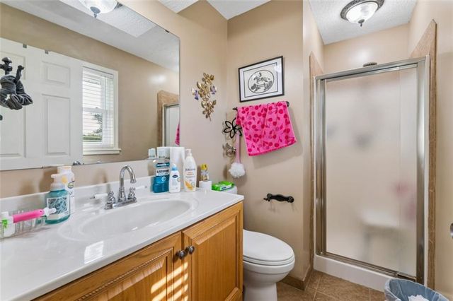 22324 S North Hedgewood Hills Road, Peculiar, MO 64078