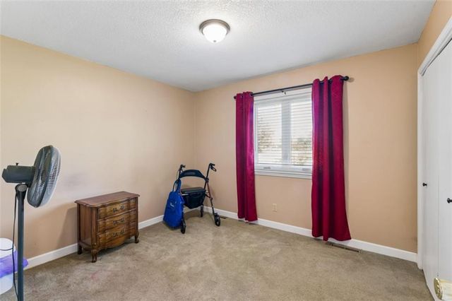 22324 S North Hedgewood Hills Road, Peculiar, MO 64078