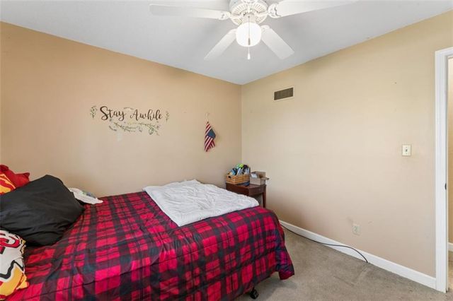 22324 S North Hedgewood Hills Road, Peculiar, MO 64078