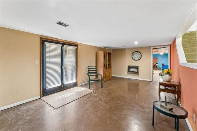 22324 S North Hedgewood Hills Road, Peculiar, MO 64078
