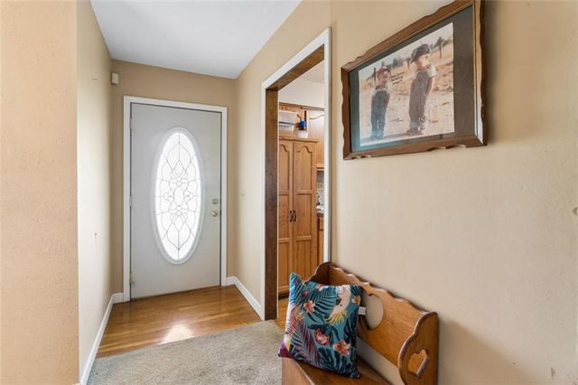 22324 S North Hedgewood Hills Road, Peculiar, MO 64078
