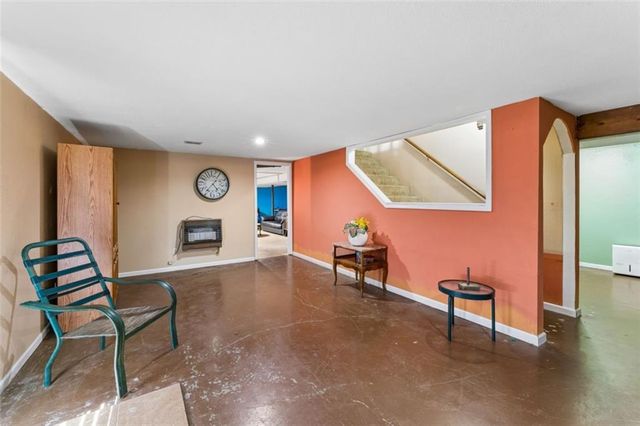 22324 S North Hedgewood Hills Road, Peculiar, MO 64078